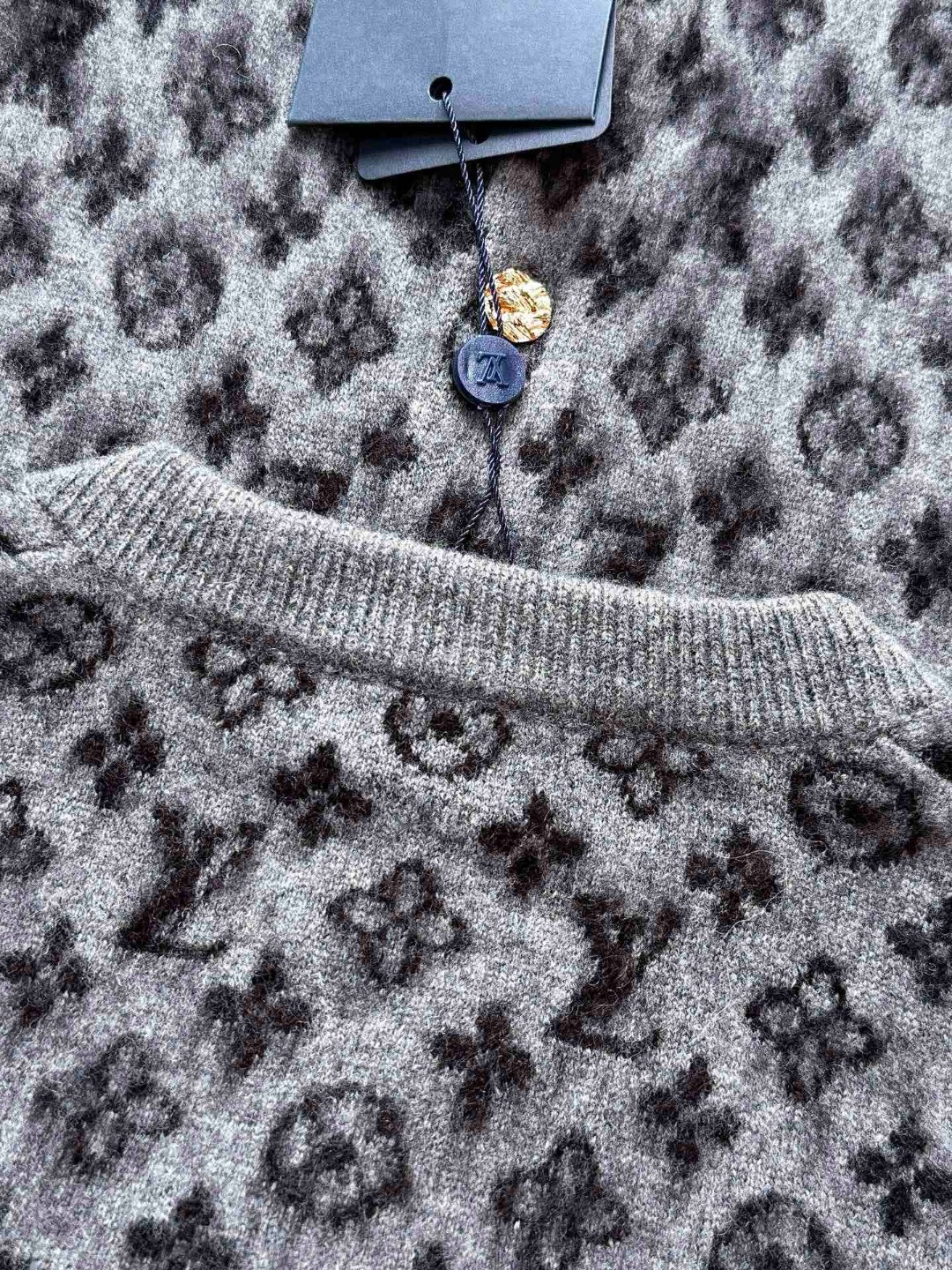 LOUIS VUITTON 路易威登 马海毛老花字母针织毛衣 针织衫 开衫 外套 长袖 灰色 卡其色 C0 1AHZC7