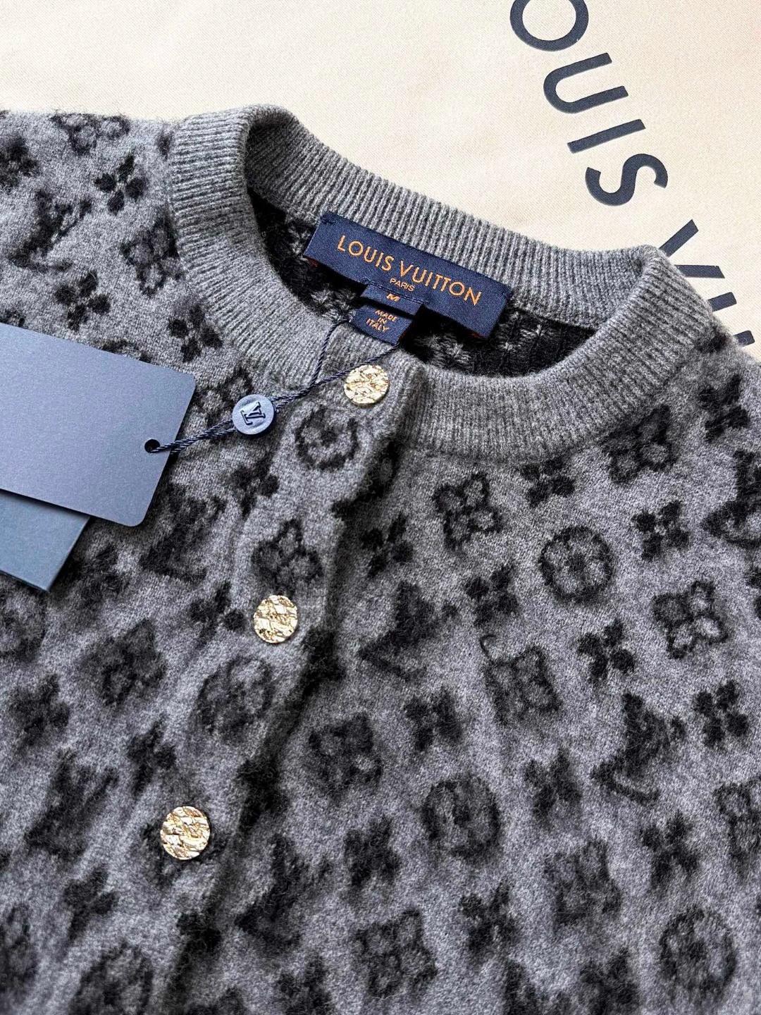 LOUIS VUITTON 路易威登 马海毛老花字母针织毛衣 针织衫 开衫 外套 长袖 灰色 卡其色 C0 1AHZC7