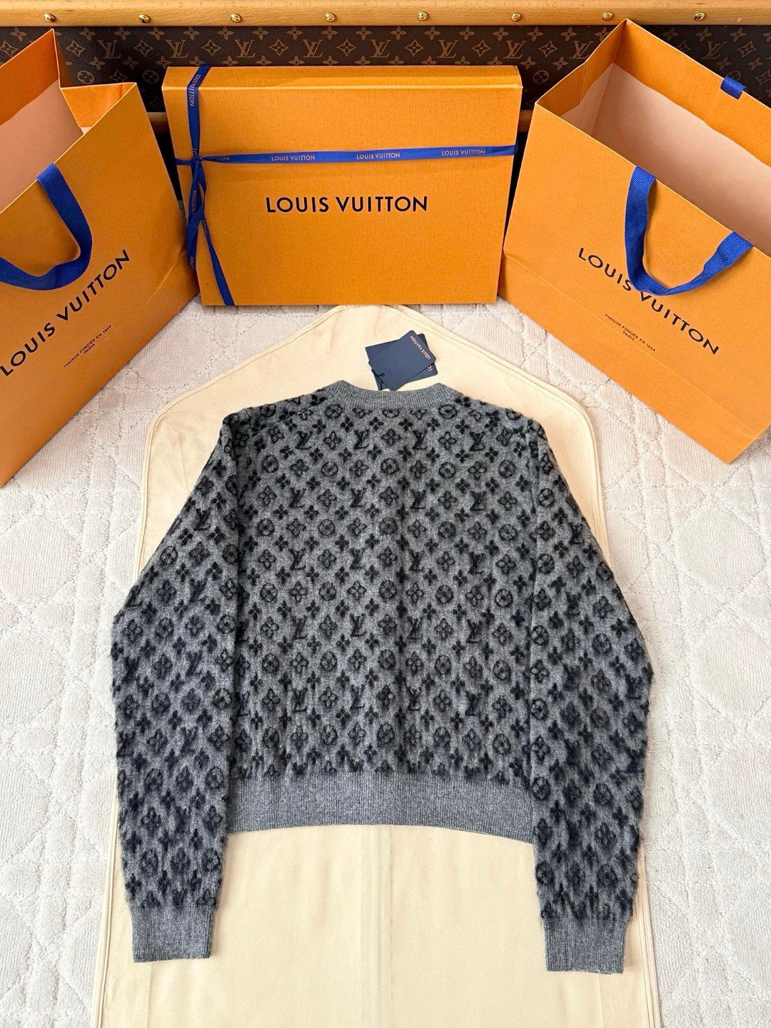 LOUIS VUITTON 路易威登 马海毛老花字母针织毛衣 针织衫 开衫 外套 长袖 灰色 卡其色 C0 1AHZC7