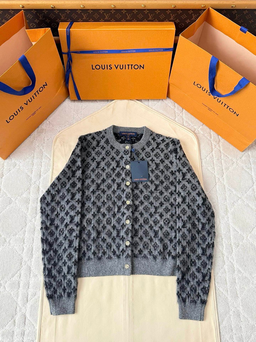 LOUIS VUITTON 路易威登 马海毛老花字母针织毛衣 针织衫 开衫 外套 长袖 灰色 卡其色 C0 1AHZC7