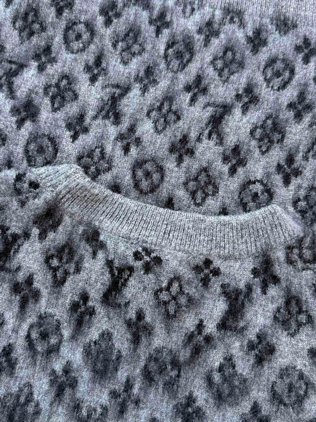 LOUIS VUITTON 路易威登 马海毛老花字针织花毛衣 针织衫 外套 长袖 灰色 C0 1AHZBP