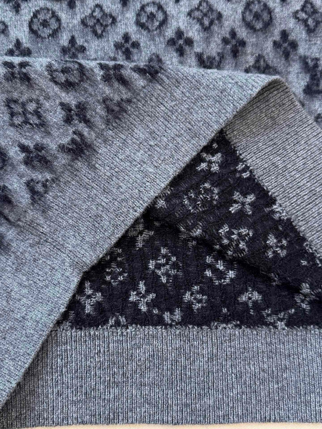 LOUIS VUITTON 路易威登 马海毛老花字针织花毛衣 针织衫 外套 长袖 灰色 C0 1AHZBP