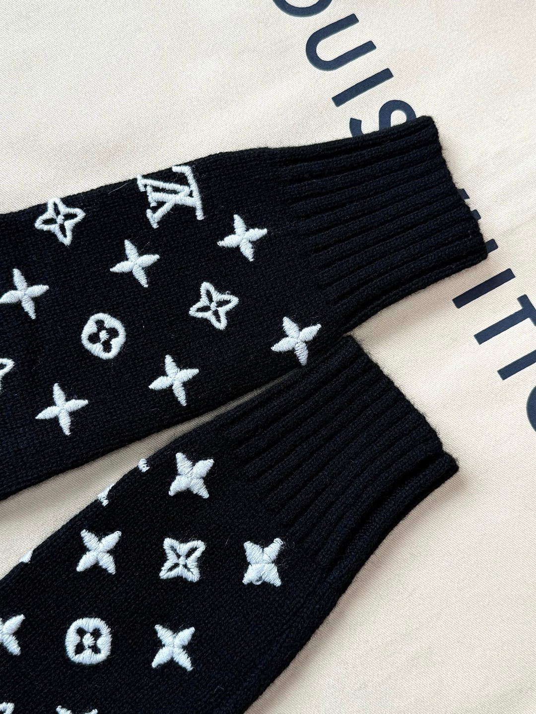 LOUIS VUITTON 路易威登 字母3D羊毛老花毛衣 针织衫 外套 长袖 棕色 黑色 C0 1AHZ59