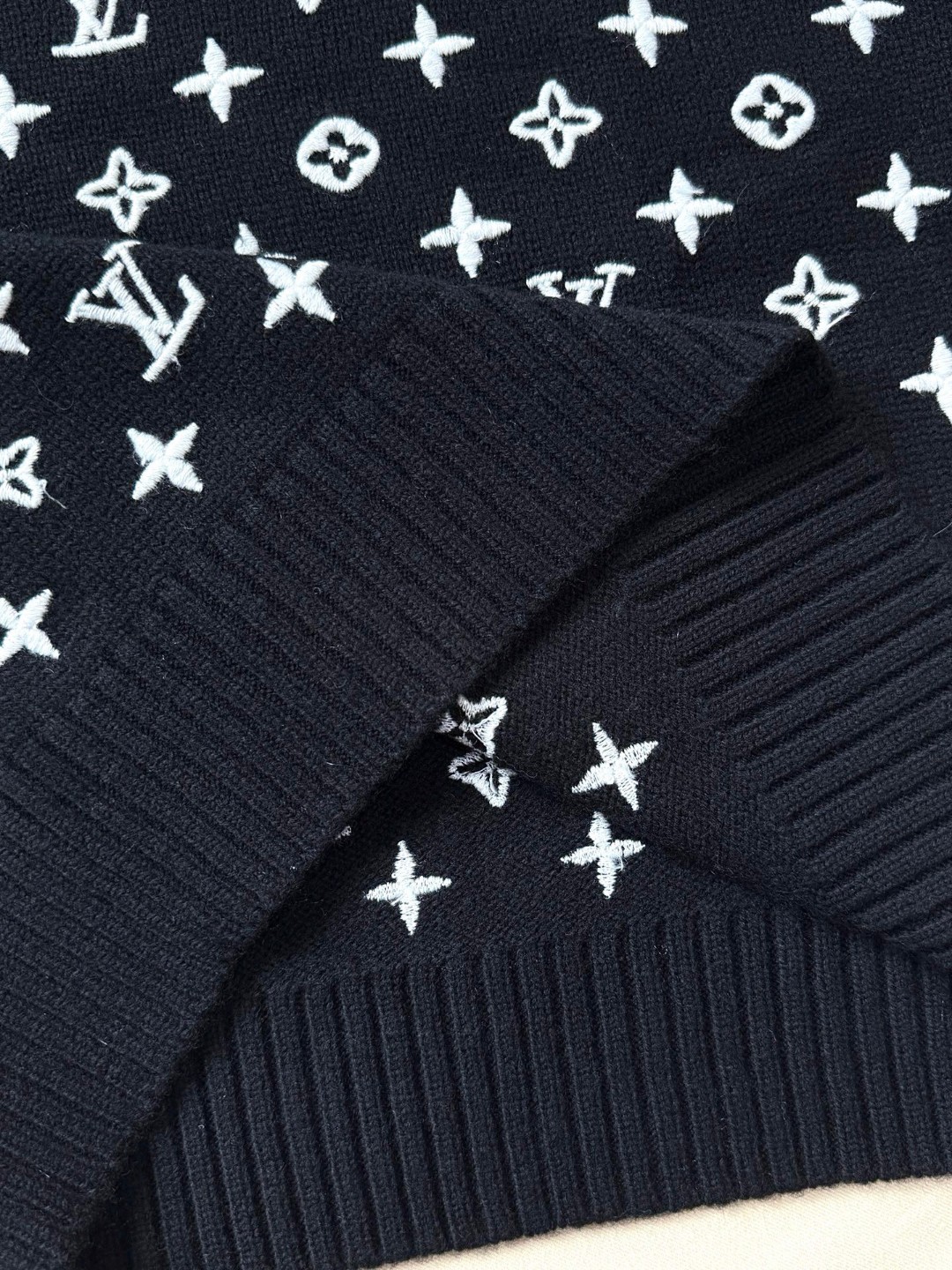 LOUIS VUITTON 路易威登 字母3D羊毛老花毛衣 针织衫 外套 长袖 棕色 黑色 C0 1AHZ59