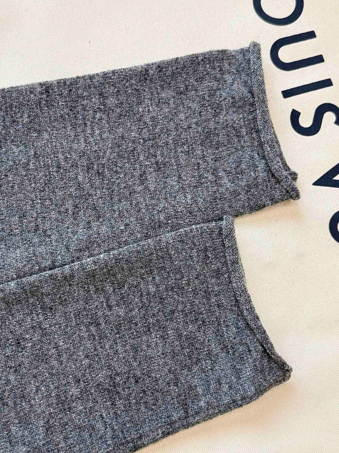 LOUIS VUITTON 路易威登 字母提花卷边打底衫 T恤 长袖 灰色 B0 1AHZCV