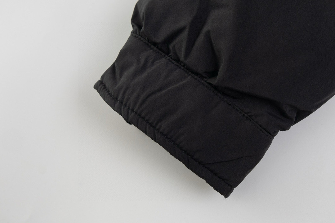 PRADA 普拉达 拉链立领短款羽绒服 黑色 C5 292056-1WQ8-F0002-S-222