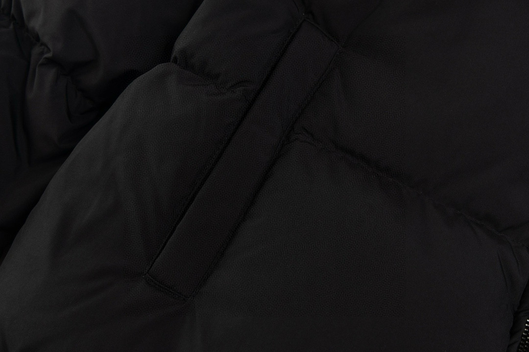 PRADA 普拉达 拉链立领短款羽绒服 黑色 C5 292056-1WQ8-F0002-S-222