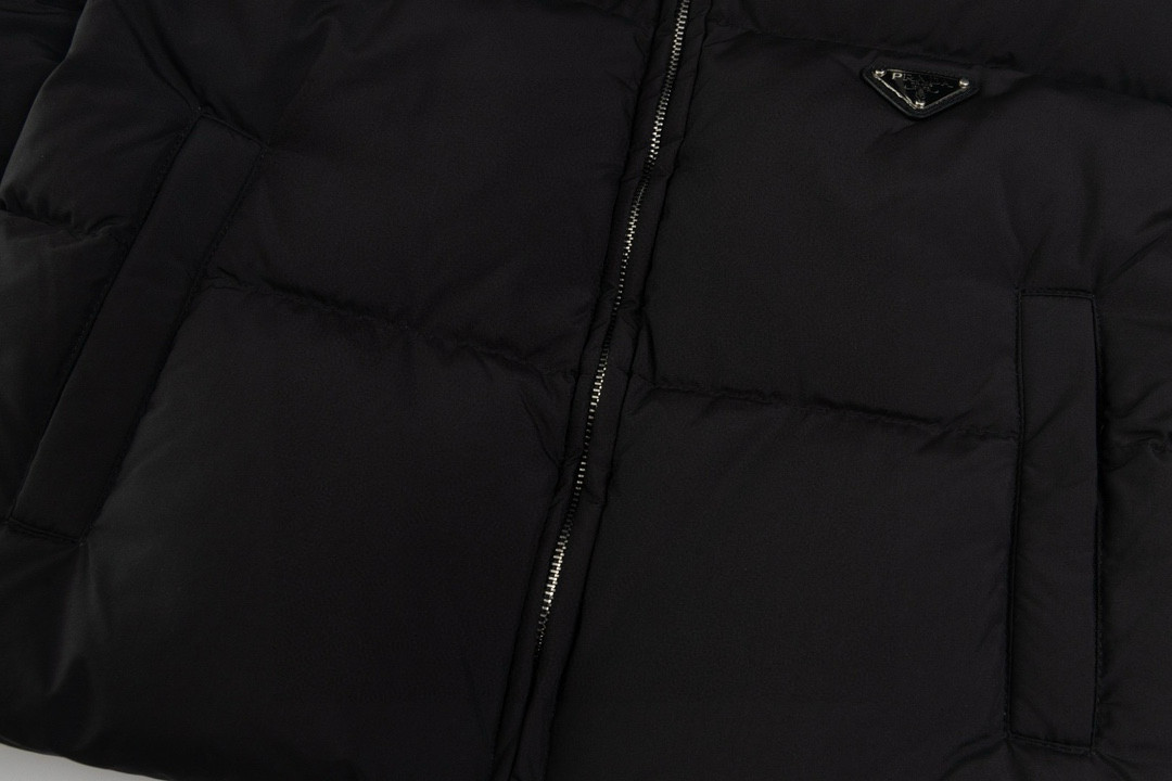 PRADA 普拉达 拉链立领短款羽绒服 黑色 C5 292056-1WQ8-F0002-S-222