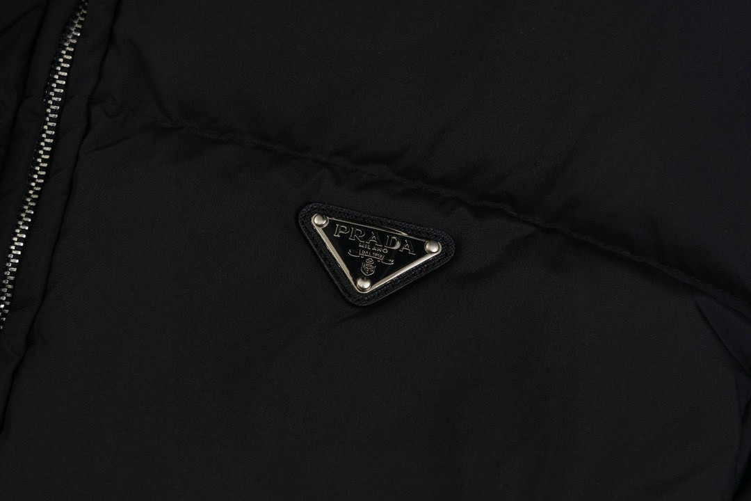 PRADA 普拉达 拉链立领短款羽绒服 黑色 C5 292056-1WQ8-F0002-S-222