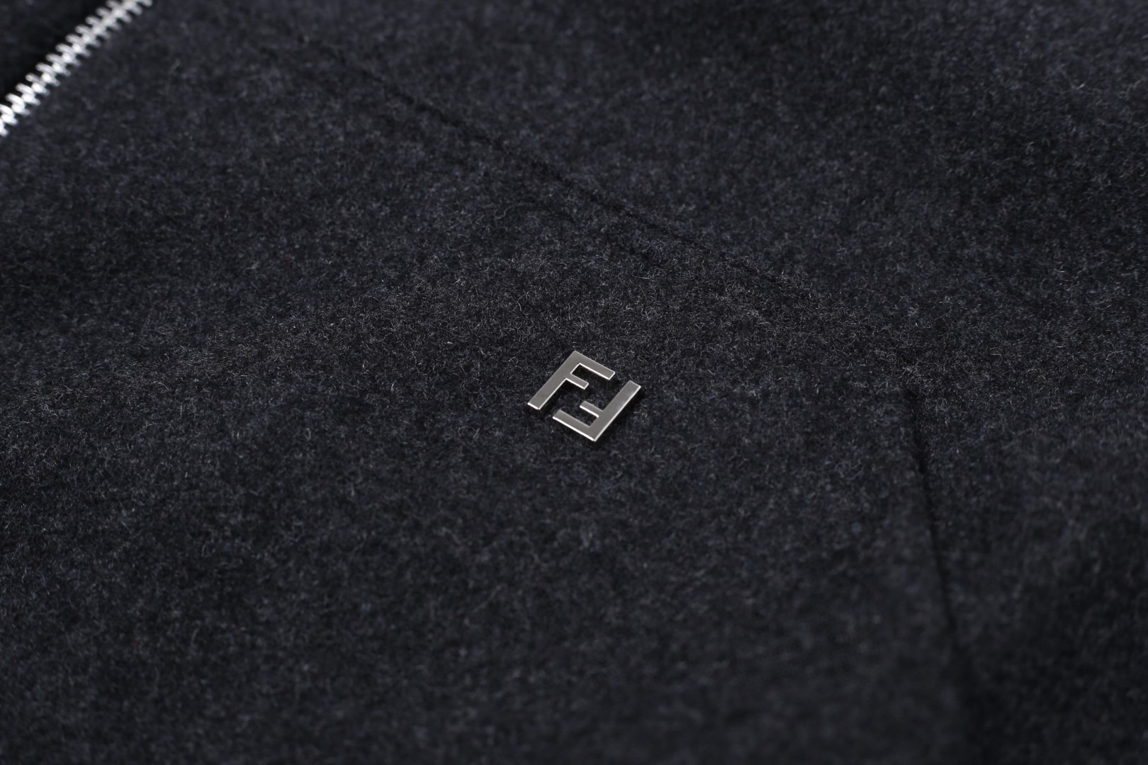 FENDI 芬迪 羊绒运动连帽外套 夹克 长袖 C0 FAF753AVINF0TY6