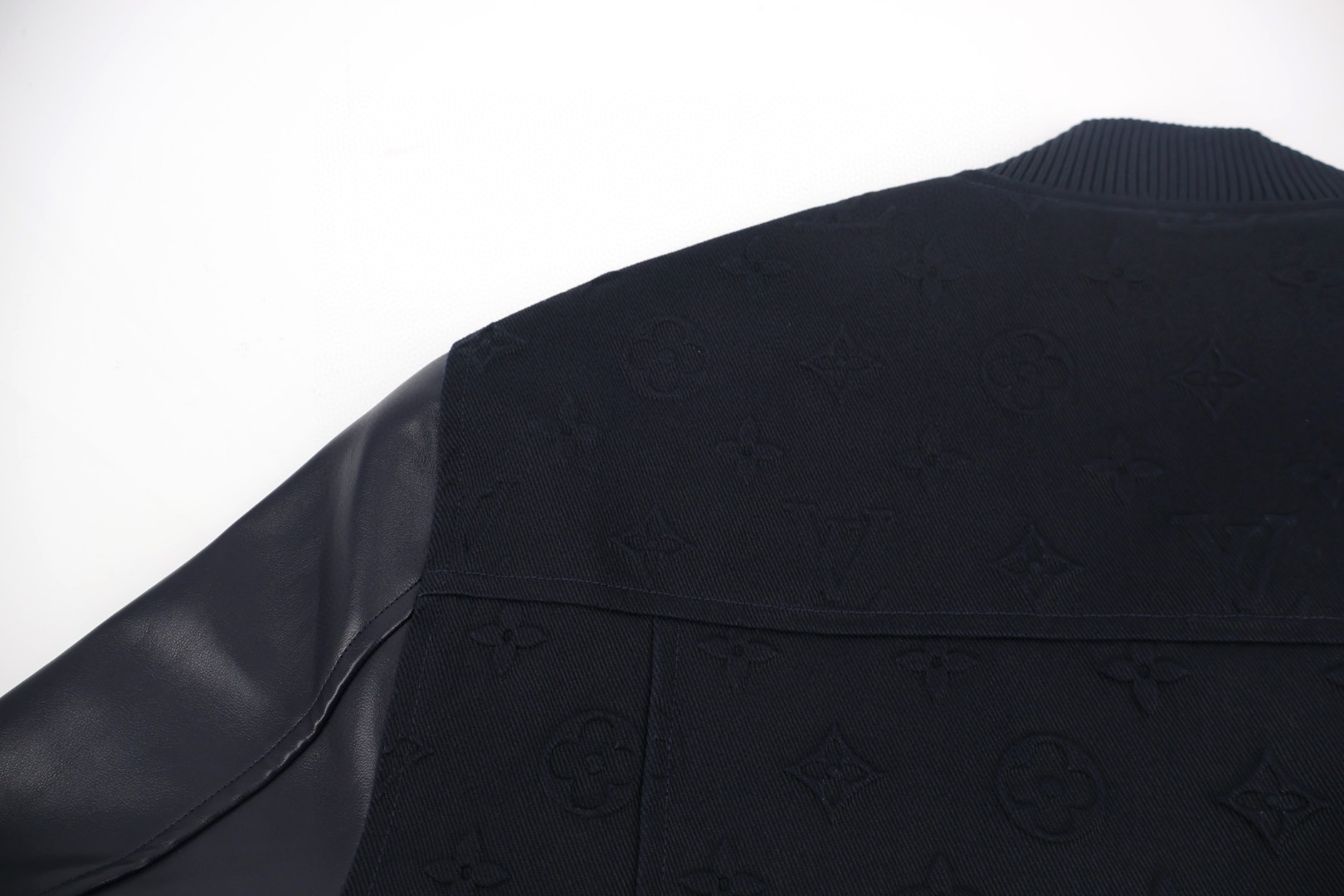 LOUIS VUITTON 路易威登 浮雕压花皮袖棒球服 外套 夹克 蓝色 C5 1AIJXS