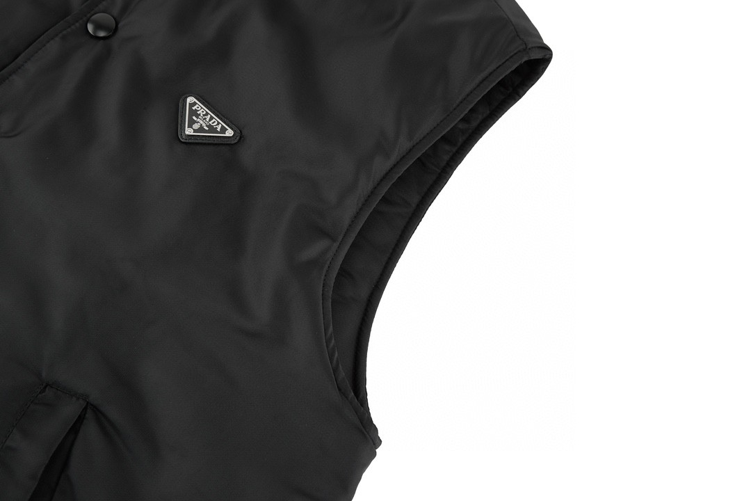 CELINE 赛琳 再生尼龙棉服马甲 背心 黑色 B5 SGC579-1WQ8-F0002-S-OOO