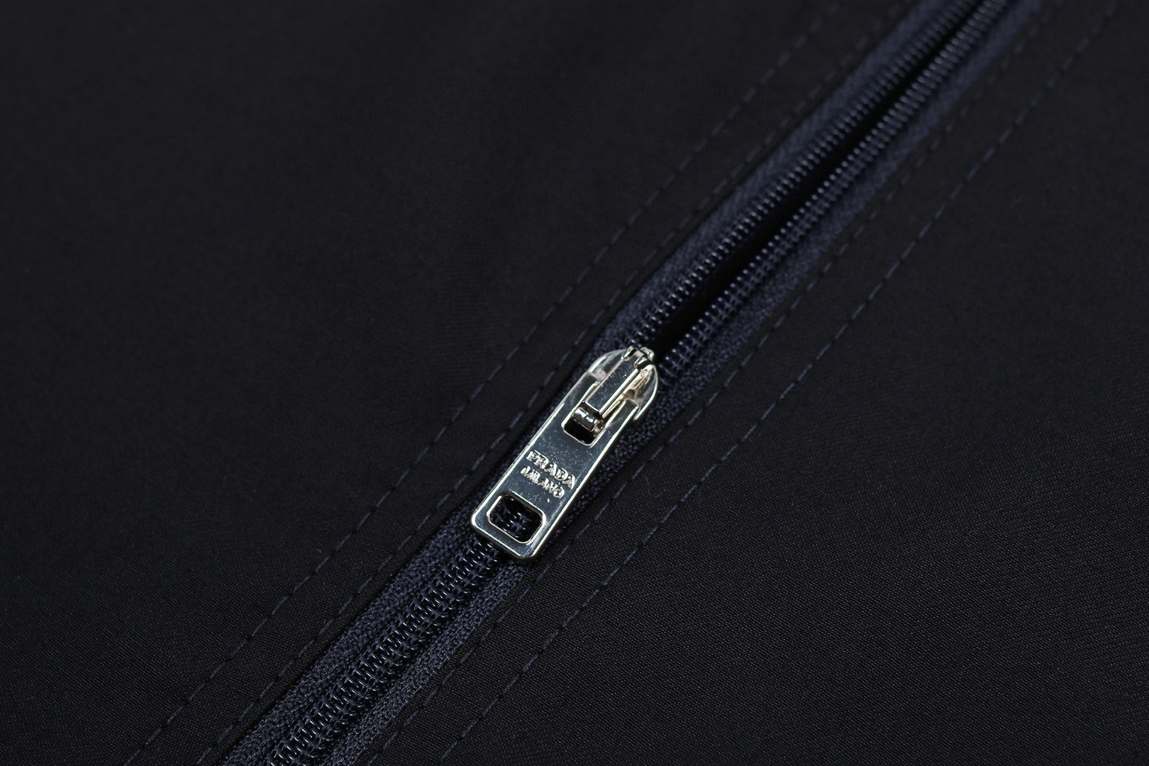 PRADA 普拉达 翻领纯色羊毛短款拉链夹克 外套 长袖 蓝色 B5 SGC873-1XMY-F0008-S-OOO