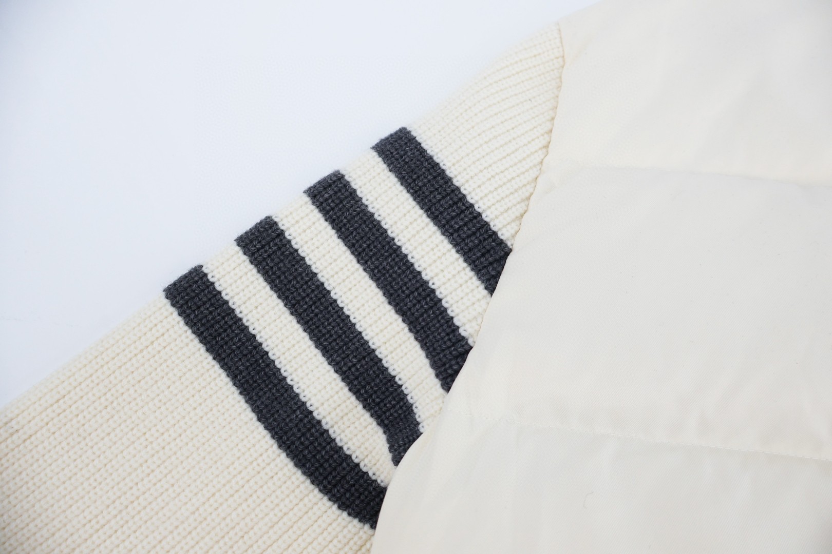 THOM BROWNE 毛织拼接羽绒立领外套 夹克 羽绒服 长袖 女款 白色 黑色 灰色 D0