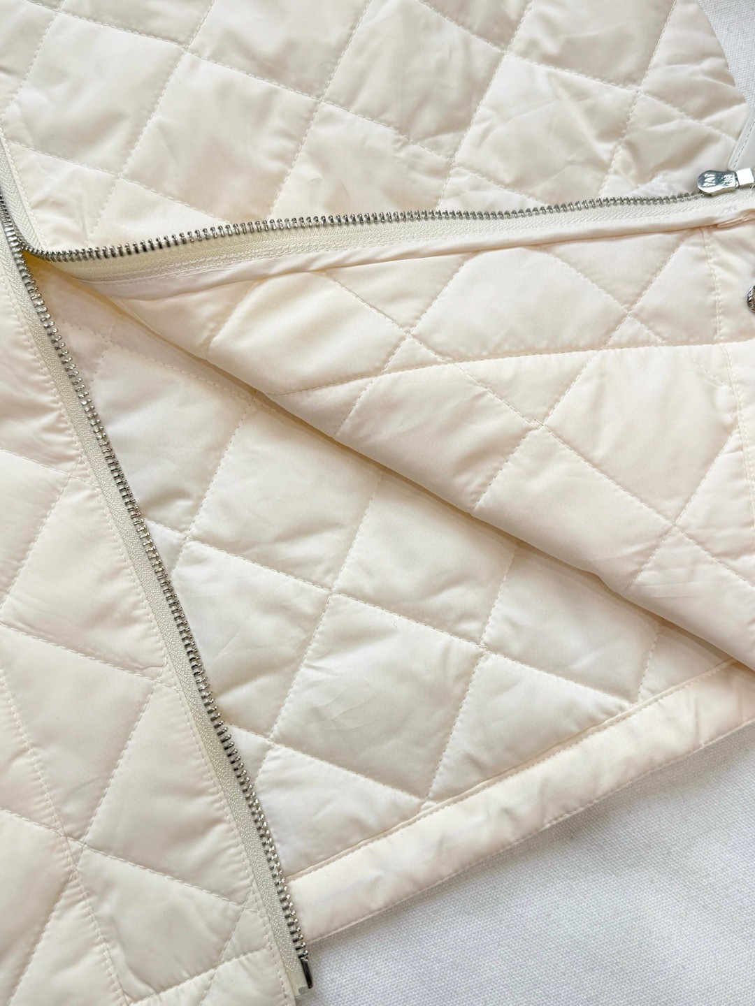 PRADA 普拉达 菱格三角标棉服外套 夹克 长袖 白色 C0