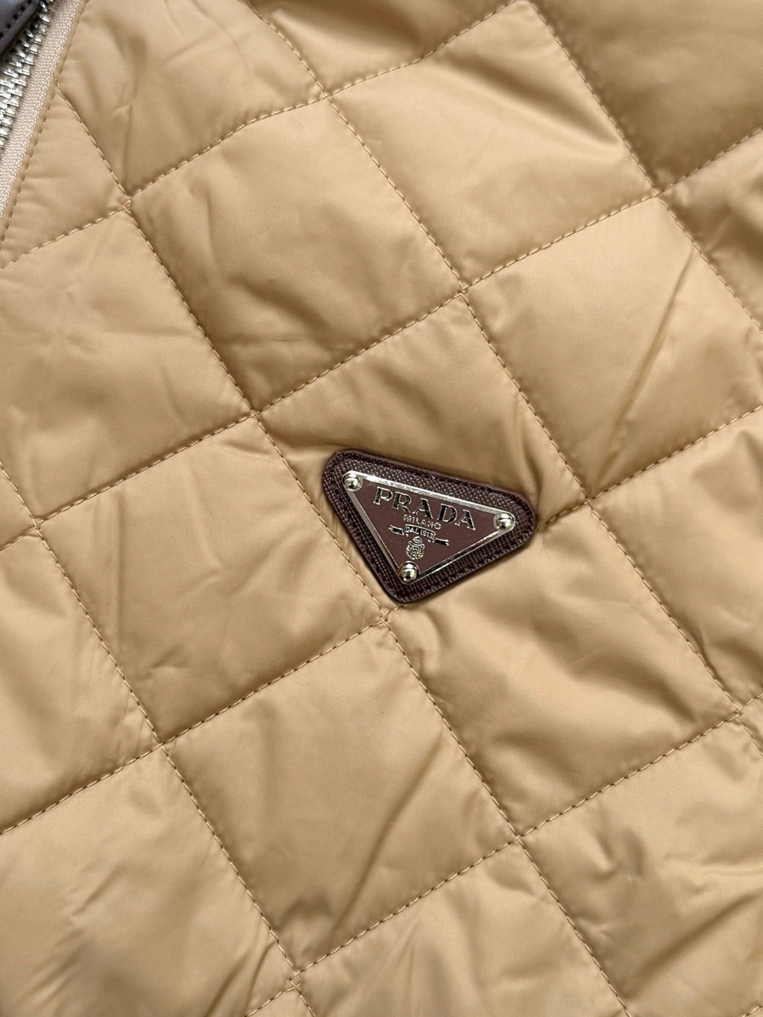 PRADA 普拉达 菱格三角标棉服外套 夹克 长袖 卡其色 C0 292167-1WQ9-F0594-S-OOO