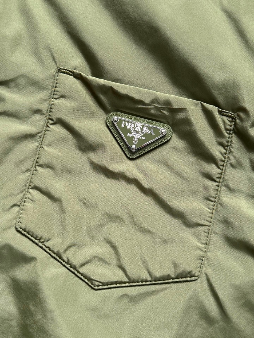 PRADA 普拉达 口袋三角标尼龙翻领棉服夹克 外套 长袖 绿色 黑色 C0 SC823M-1WQ9-F0002-S-OOO