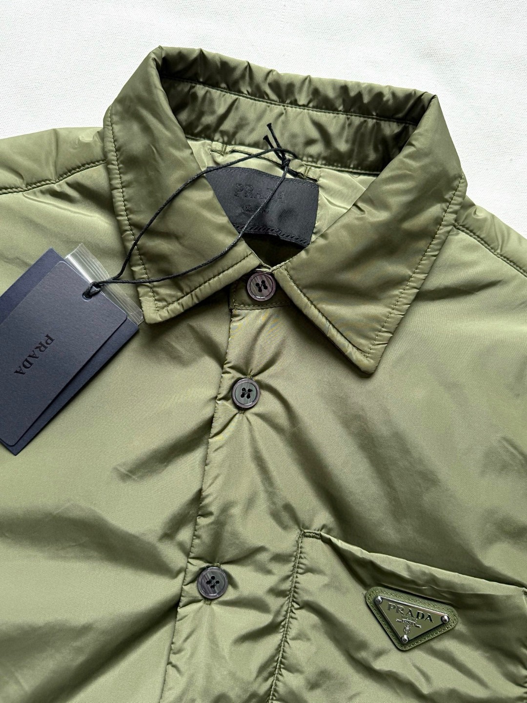 PRADA 普拉达 口袋三角标尼龙翻领棉服夹克 外套 长袖 绿色 黑色 C0 SC823M-1WQ9-F0002-S-OOO