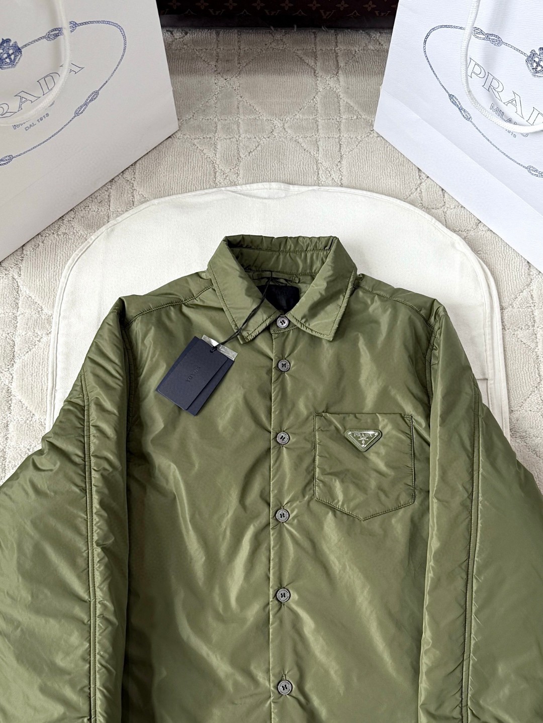 PRADA 普拉达 口袋三角标尼龙翻领棉服夹克 外套 长袖 绿色 黑色 C0 SC823M-1WQ9-F0002-S-OOO