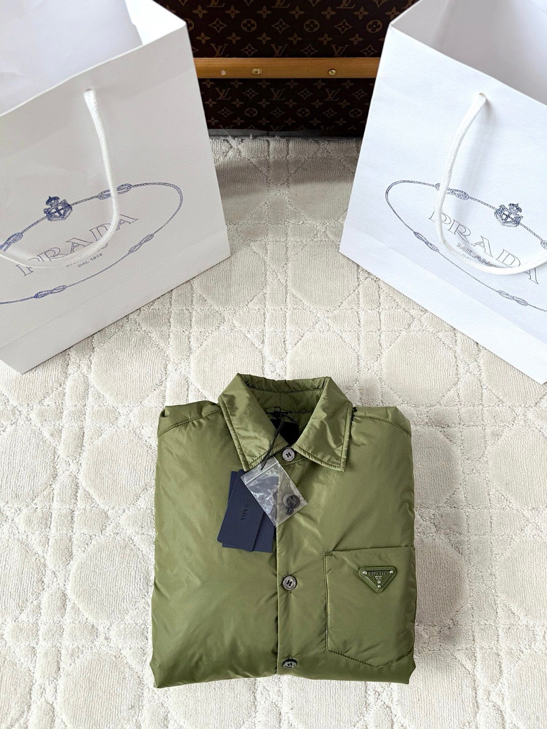 PRADA 普拉达 口袋三角标尼龙翻领棉服夹克 外套 长袖 绿色 黑色 C0 SC823M-1WQ9-F0002-S-OOO