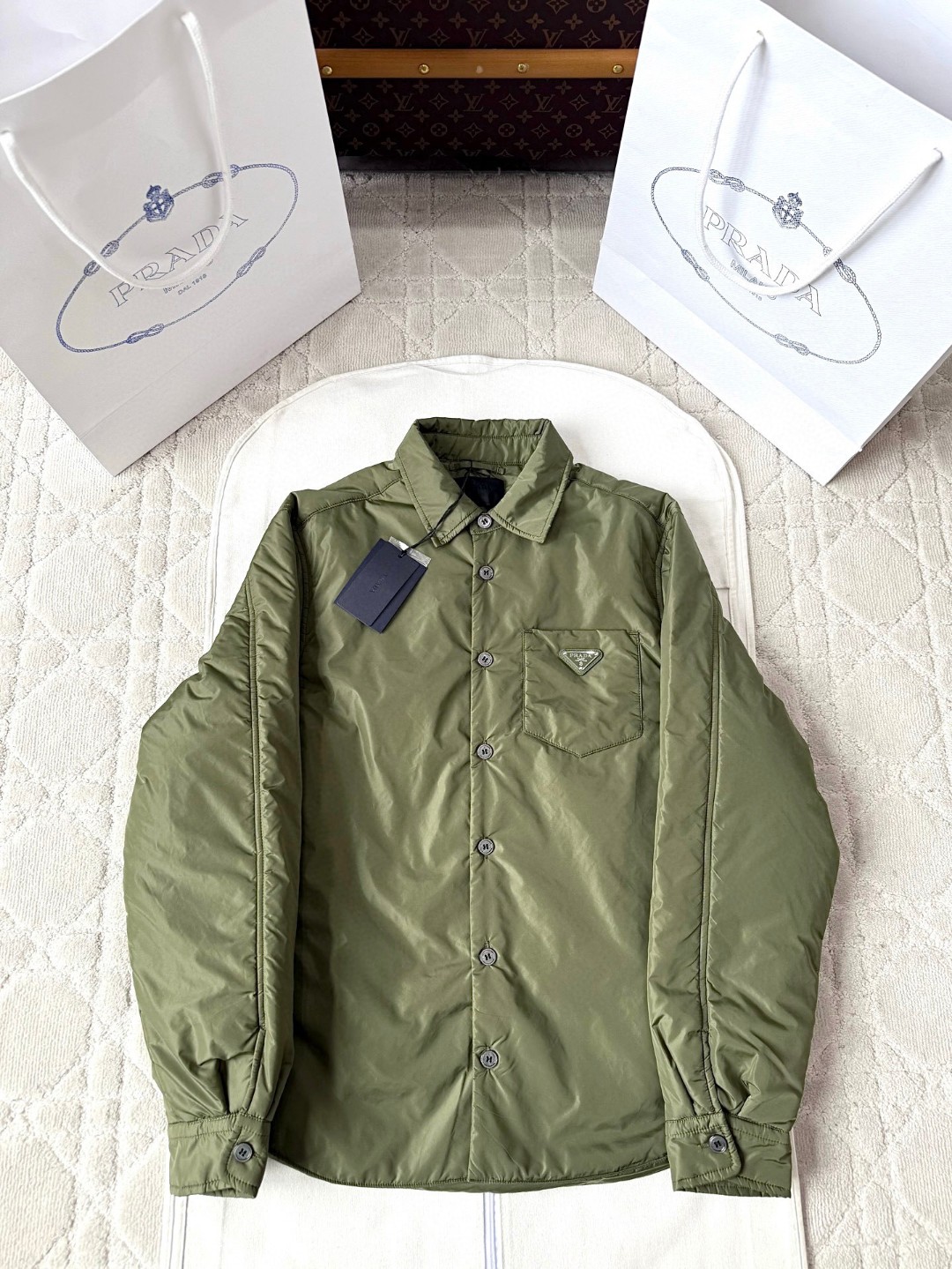 PRADA 普拉达 口袋三角标尼龙翻领棉服夹克 外套 长袖 绿色 黑色 C0 SC823M-1WQ9-F0002-S-OOO