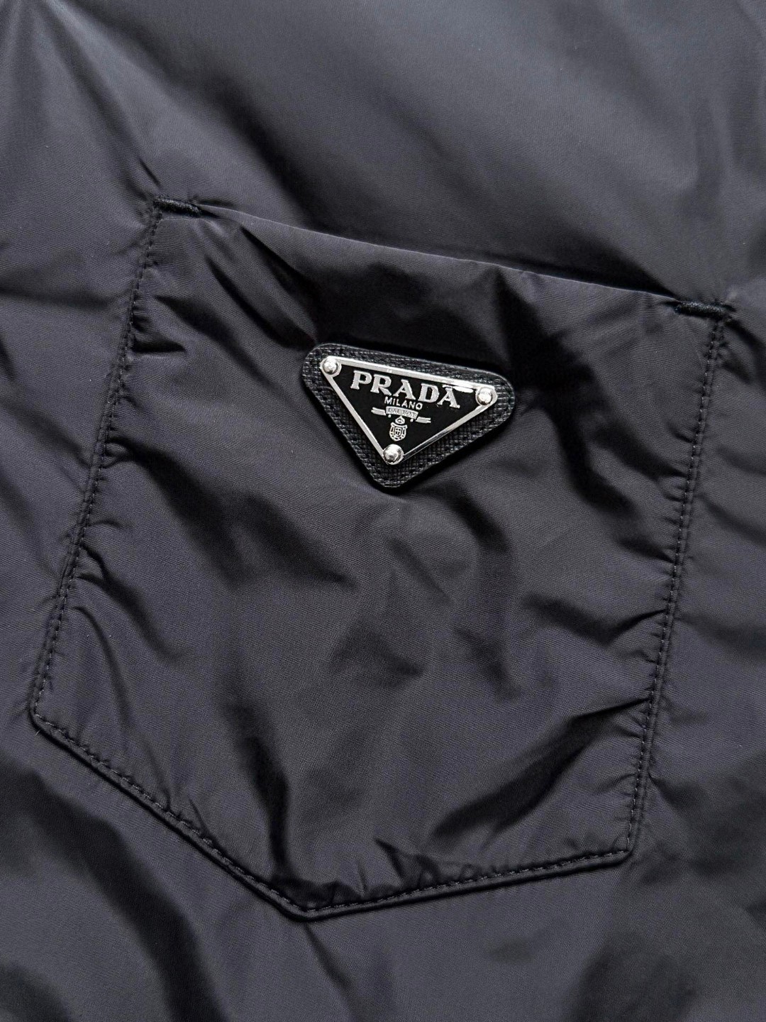 PRADA 普拉达 口袋三角标尼龙翻领棉服夹克 外套 长袖 绿色 黑色 C0 SC823M-1WQ9-F0002-S-OOO