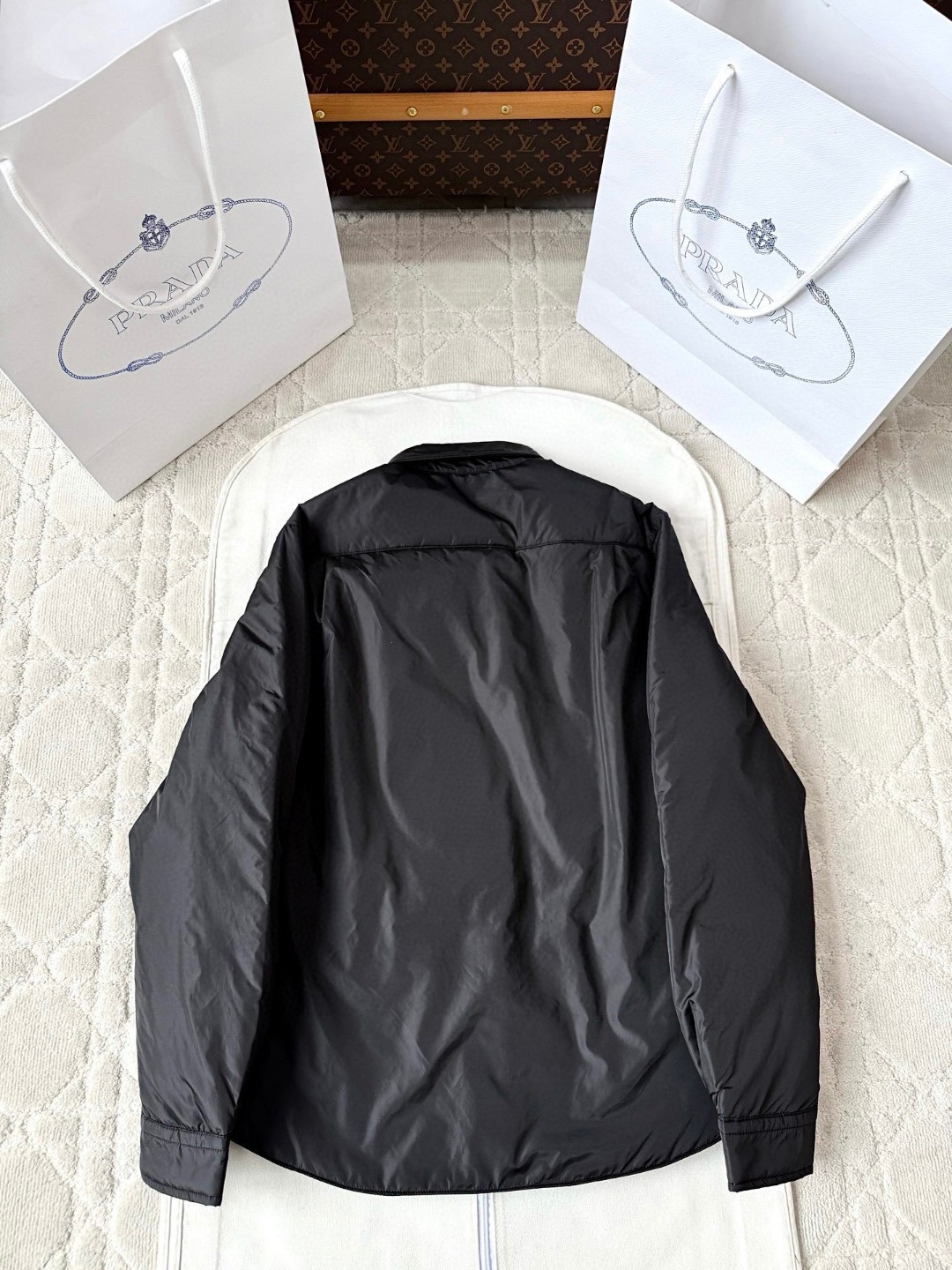 PRADA 普拉达 口袋三角标尼龙翻领棉服夹克 外套 长袖 绿色 黑色 C0 SC823M-1WQ9-F0002-S-OOO