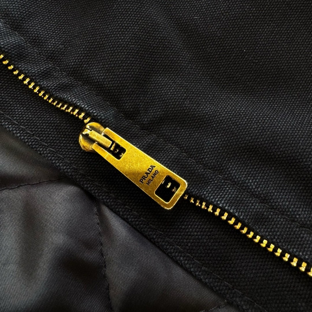 PRADA 普拉达 做旧水洗拉链牛仔外套 夹克 棉服 长袖 黑色 C0