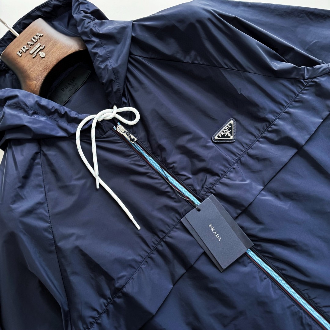 PRADA 普拉达 再生尼龙拉链连帽夹克 外套 长袖 蓝色 C0 SGC864-1WQ9-F0ABB-S-OOO