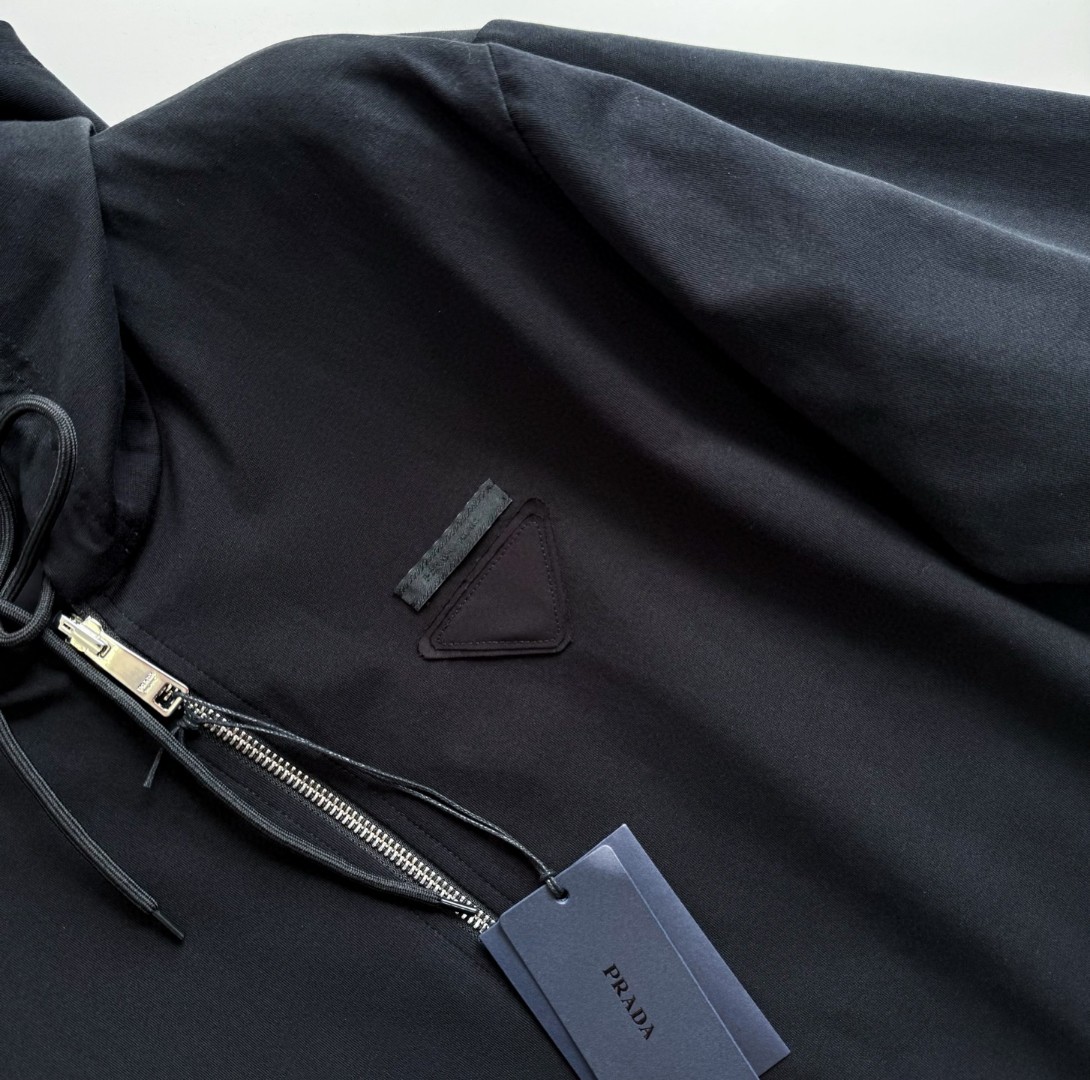 PRADA 普拉达 三角标双面两穿拉链连帽夹克 外套 长袖 黑色 C0 138640-17XE-F0002-S-OOO