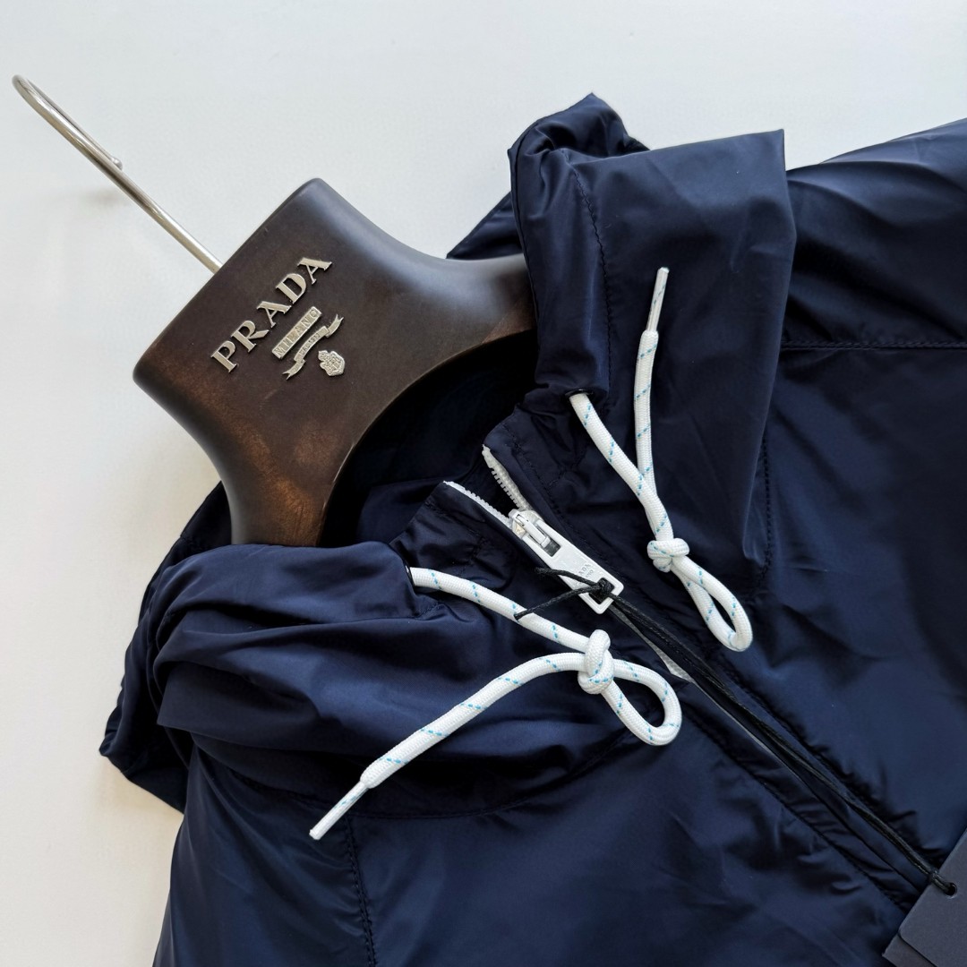 PRADA 普拉达 再生尼龙拉链连帽夹克 外套 长袖 蓝色 C0 SGC903-1WQ9-F0ABB-S-OOO