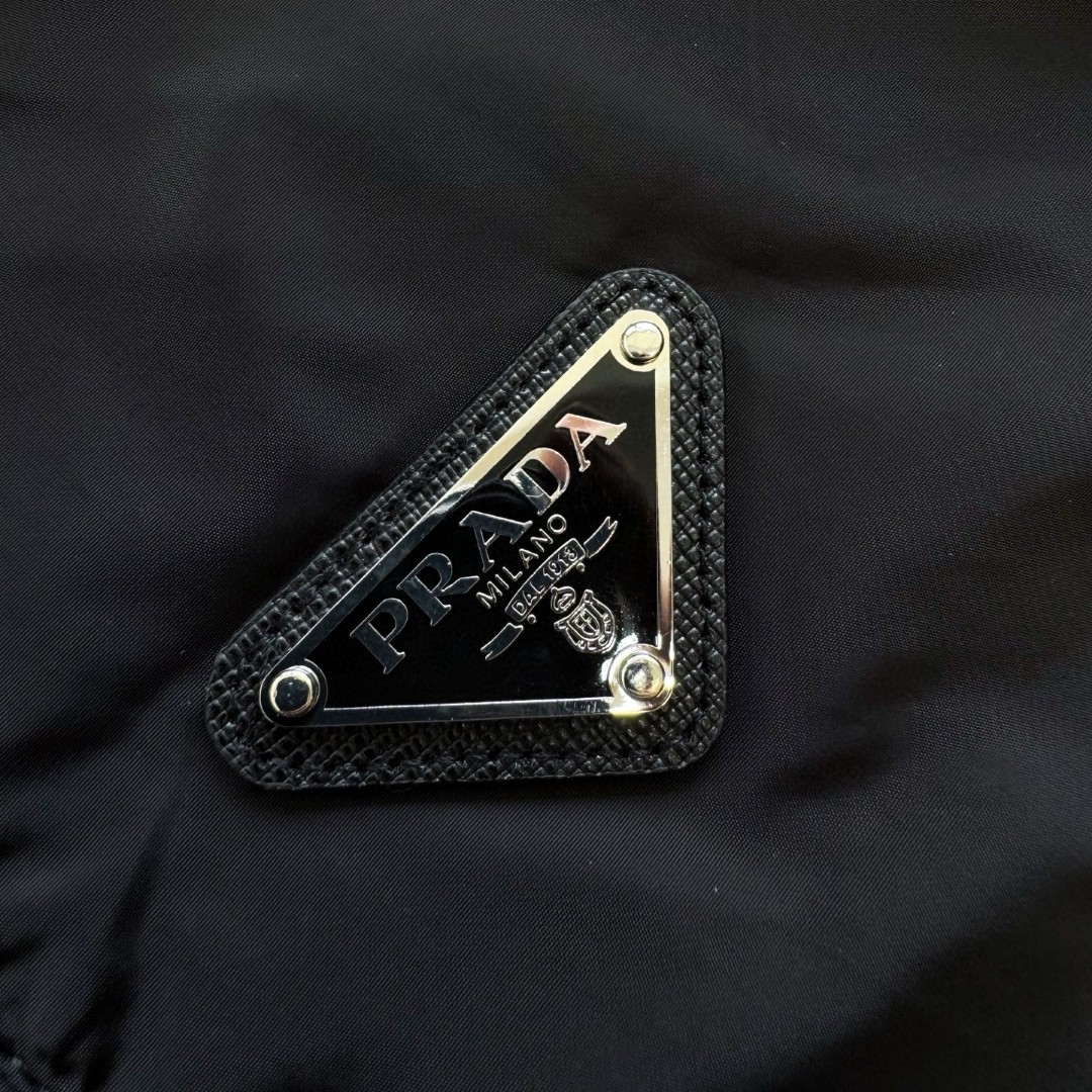 PRADA 普拉达 再生尼龙双面两穿拉链连帽夹克 外套 长袖 黑色 C0 SGC603-1WQ9-F0D9M-S-OOO