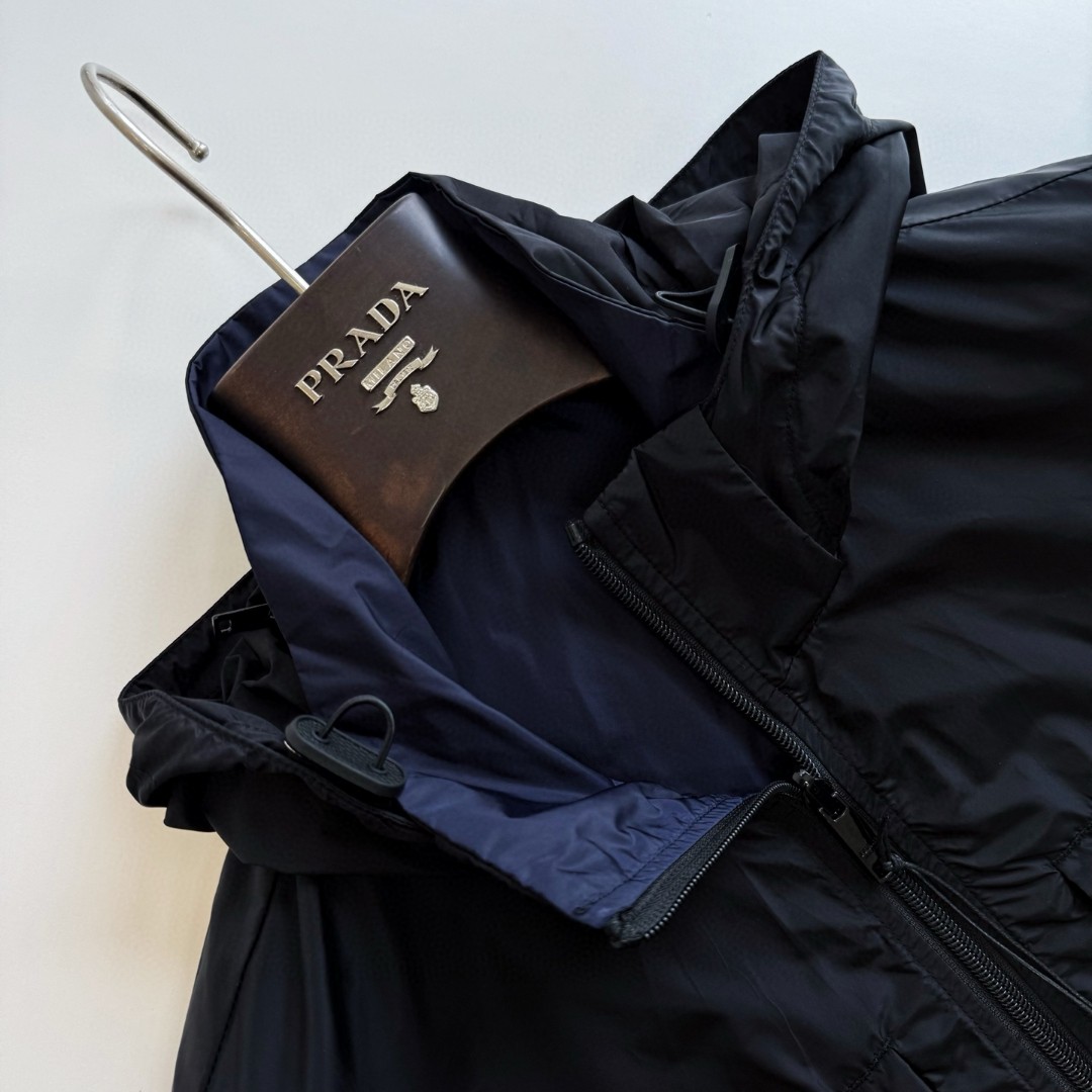 PRADA 普拉达 再生尼龙双面两穿拉链连帽夹克 外套 长袖 黑色 C0 SGC603-1WQ9-F0D9M-S-OOO