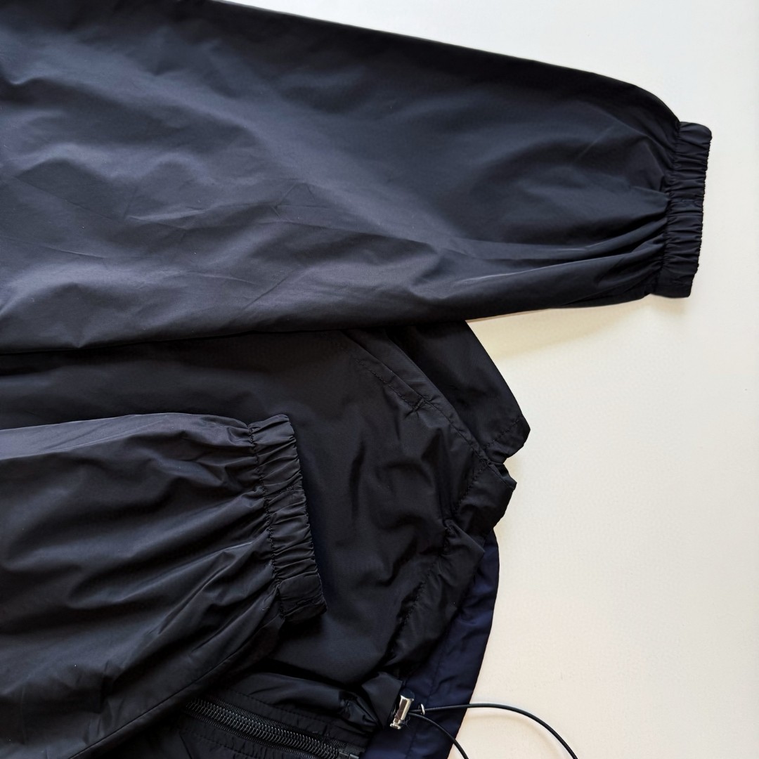 PRADA 普拉达 再生尼龙双面两穿拉链连帽夹克 外套 长袖 黑色 C0 SGC603-1WQ9-F0D9M-S-OOO