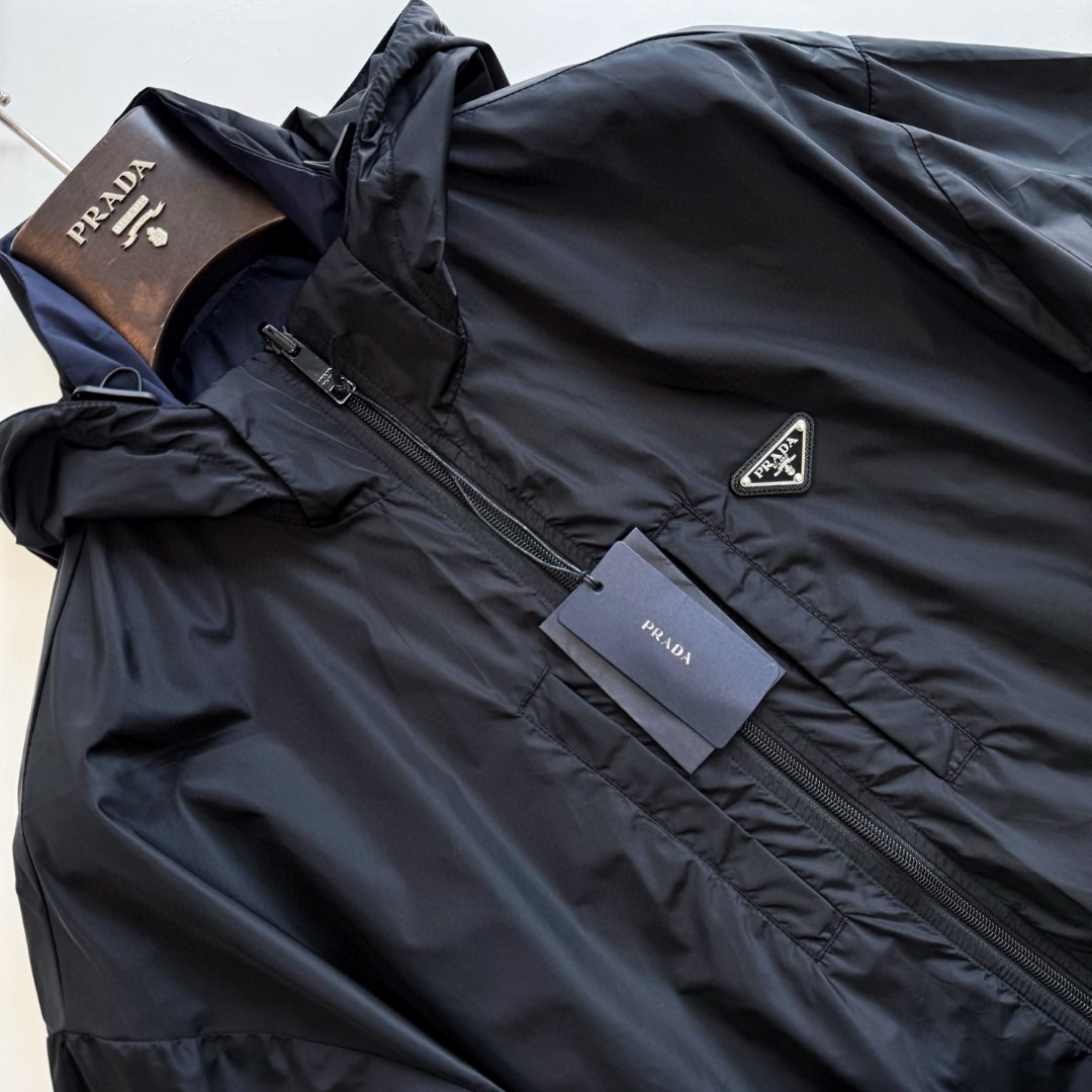 PRADA 普拉达 再生尼龙双面两穿拉链连帽夹克 外套 长袖 黑色 C0 SGC603-1WQ9-F0D9M-S-OOO