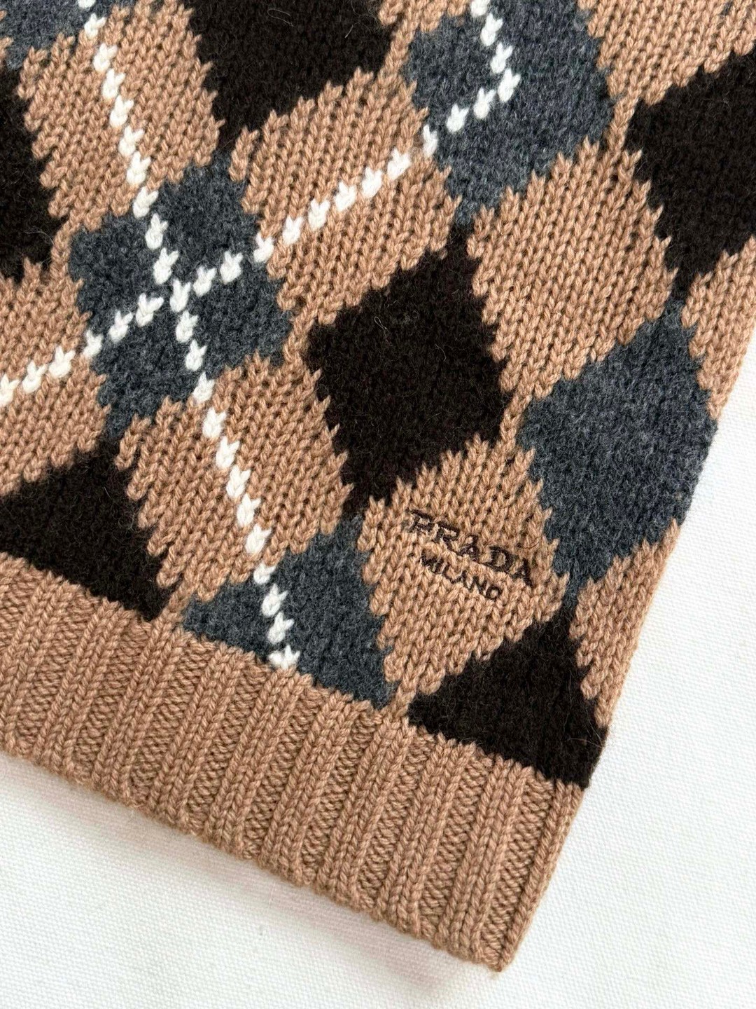 PRADA 普拉达 学院风菱格纹羊绒套头毛衣 针织衫 外套 长袖 卡其棕 C0 P24S2V-172D-F0040-S-OOO