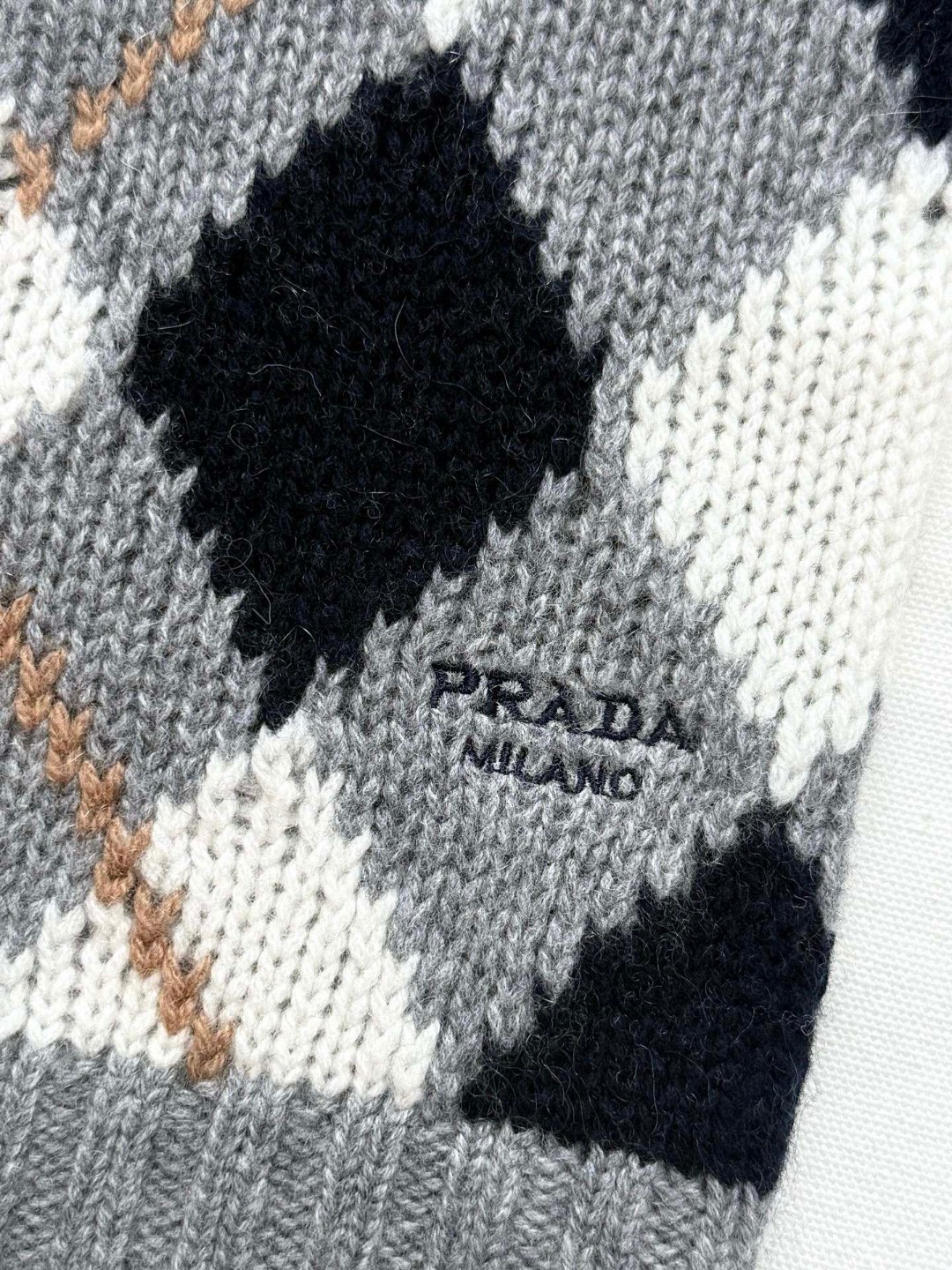 PRADA 普拉达 学院风菱格纹羊绒开衫 毛衣 针织衫 外套 长袖 灰色 C0 P25N78-172D-F0031-S-000