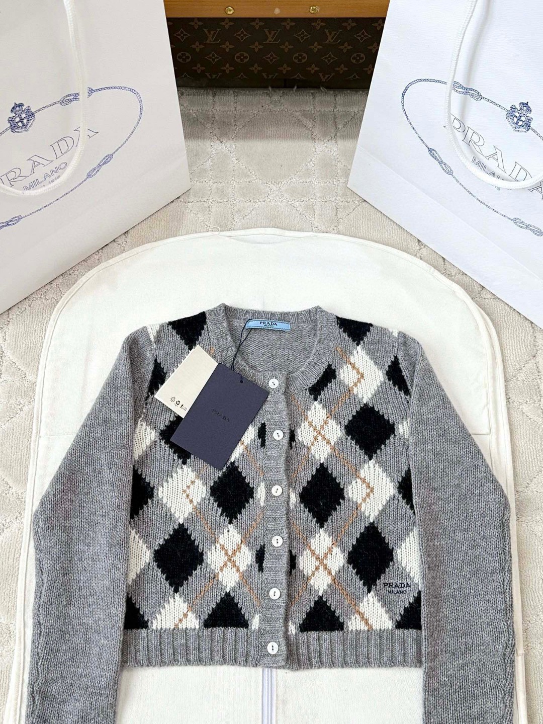 PRADA 普拉达 学院风菱格纹羊绒开衫 毛衣 针织衫 外套 长袖 灰色 C0 P25N78-172D-F0031-S-000