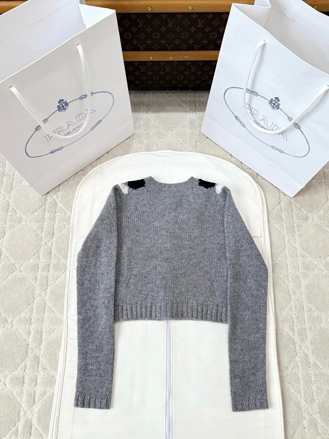 PRADA 普拉达 学院风菱格纹羊绒开衫 毛衣 针织衫 外套 长袖 灰色 C0 P25N78-172D-F0031-S-000