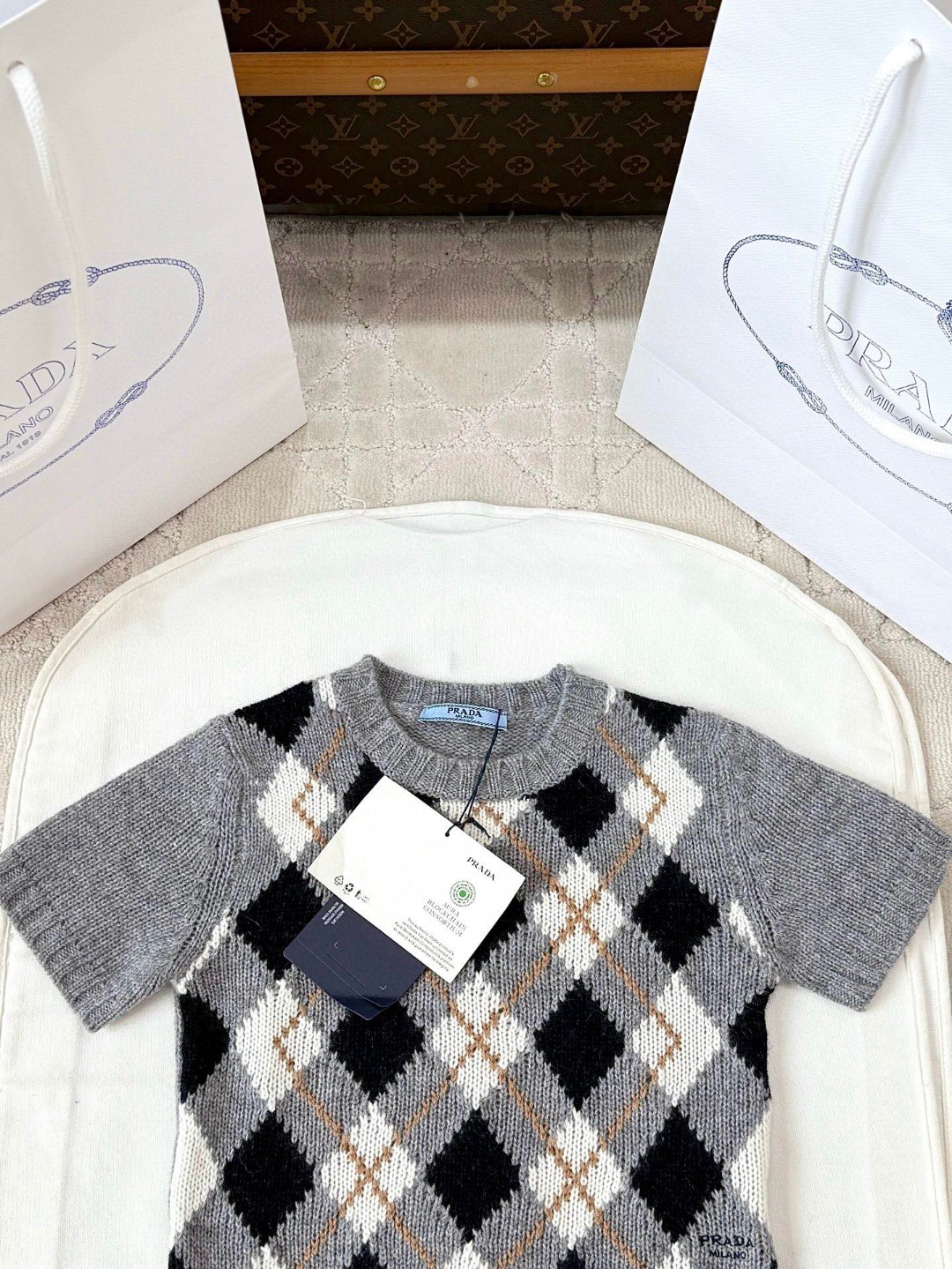 PRADA 普拉达 学院风菱格纹羊绒毛衣 针织衫 外套 短袖 灰色 B5 P24T2P-172D-F0031-S-000