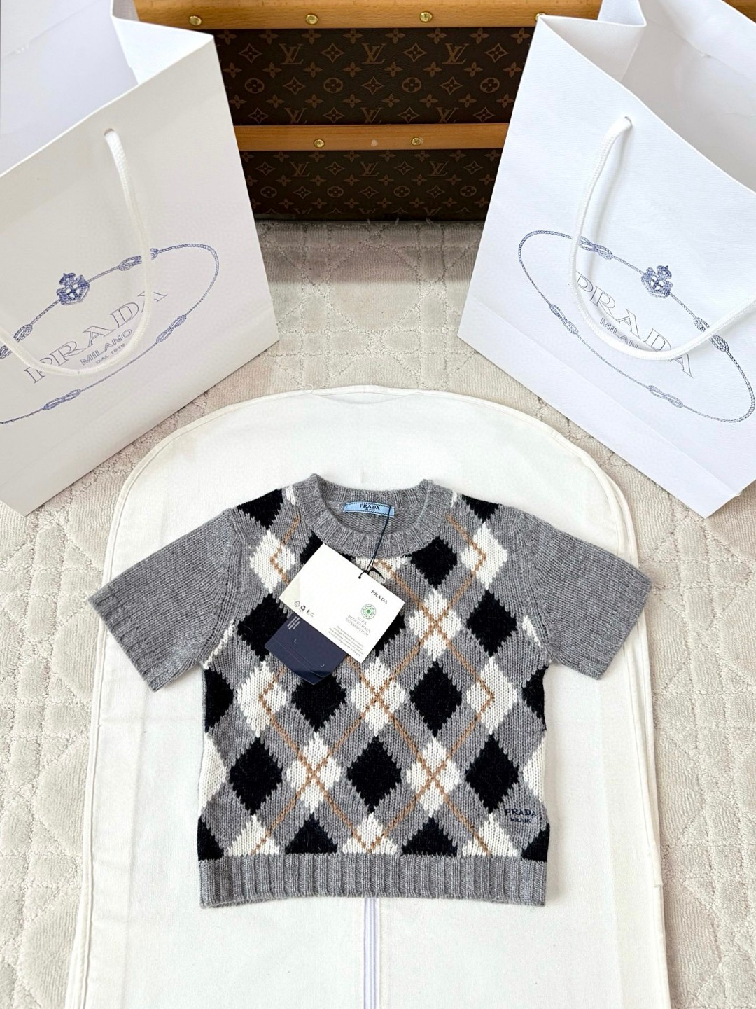 PRADA 普拉达 学院风菱格纹羊绒毛衣 针织衫 外套 短袖 灰色 B5 P24T2P-172D-F0031-S-000