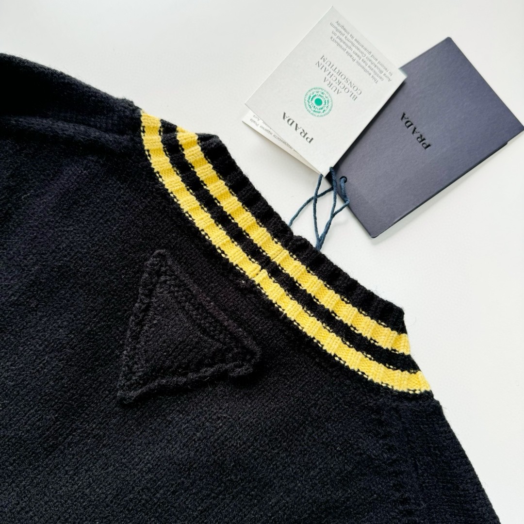 PRADA 普拉达 拼色开衫 毛衣 针织衫 外套 长袖 黑色 C0 P25N21-1528-F0002-S-OOO