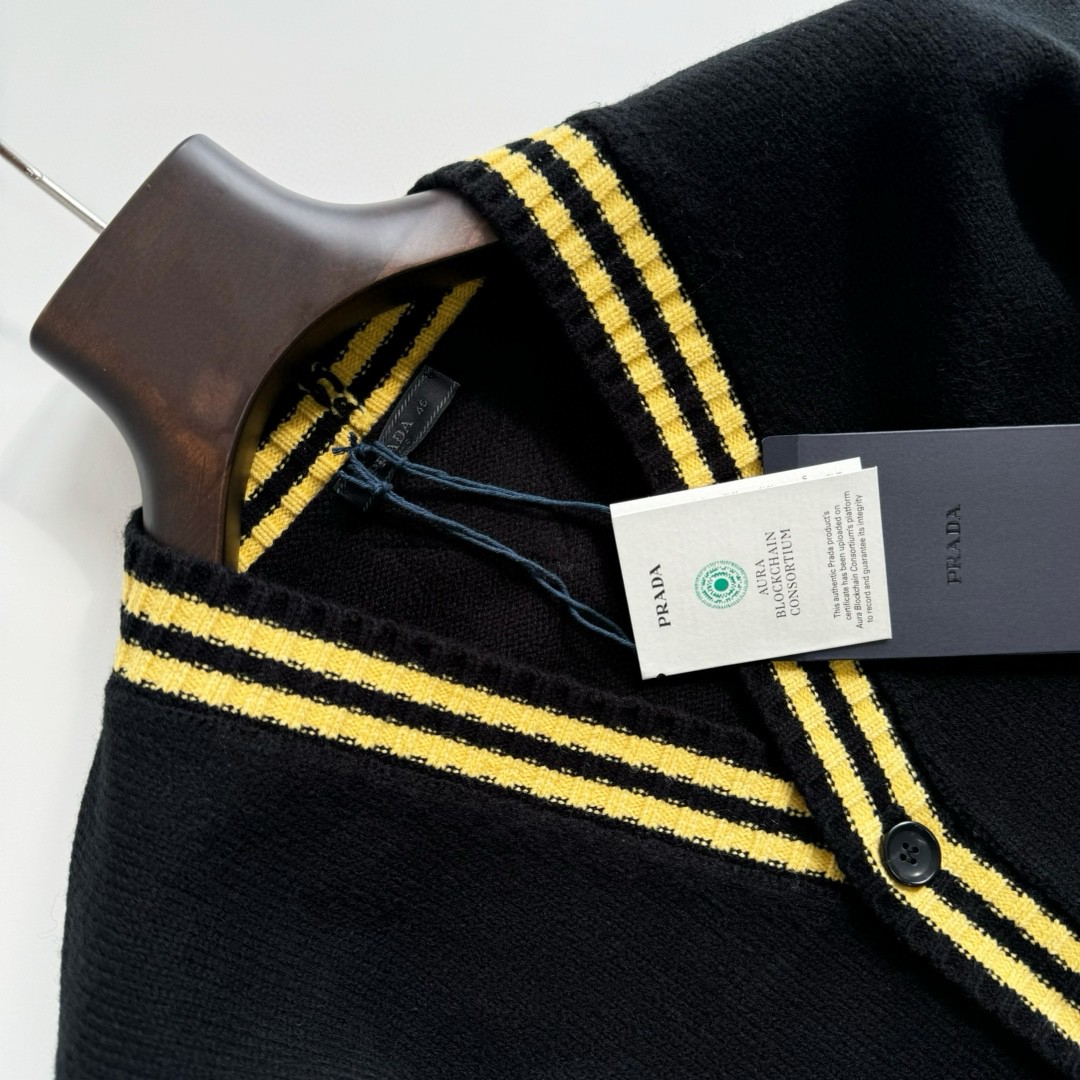 PRADA 普拉达 拼色开衫 毛衣 针织衫 外套 长袖 黑色 C0 P25N21-1528-F0002-S-OOO