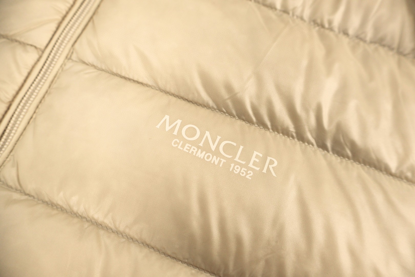 Moncler 蒙口 1952 轻薄羽绒服 保暖 外套 夹克 米色 E0 