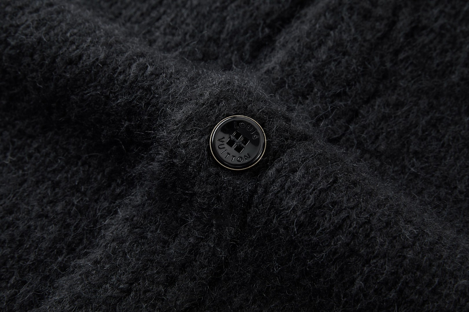 LOUIS VUITTON 路易威登 嵌花标识针织羊毛开衫 针织衫 毛衣 外套 黑色 B0 1AJBXP