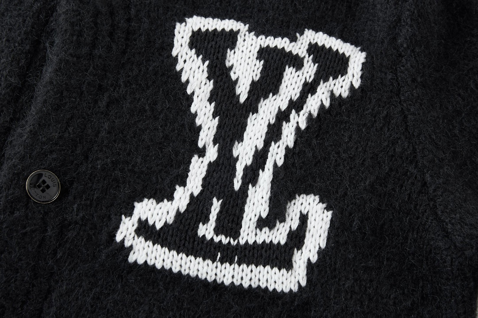 LOUIS VUITTON 路易威登 嵌花标识针织羊毛开衫 针织衫 毛衣 外套 黑色 B0 1AJBXP