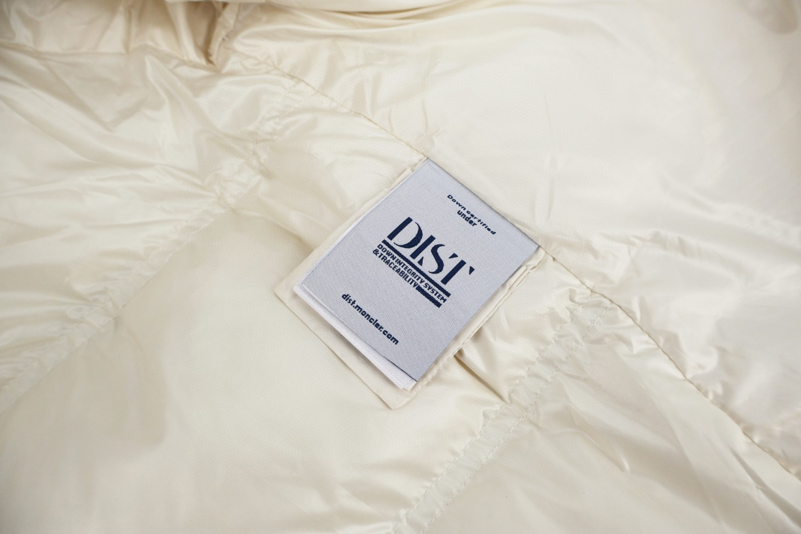 Moncler 蒙口 三色织带羽绒服 保暖 外套 白色 E0 K20911A00017597YW034