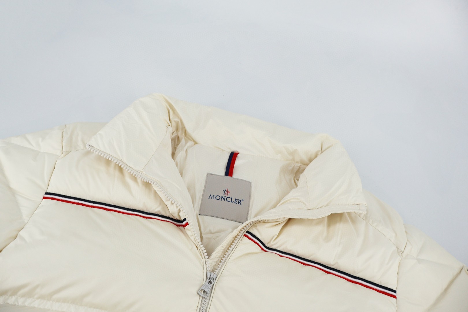 Moncler 蒙口 三色织带羽绒服 保暖 外套 白色 E0 K20911A00017597YW034