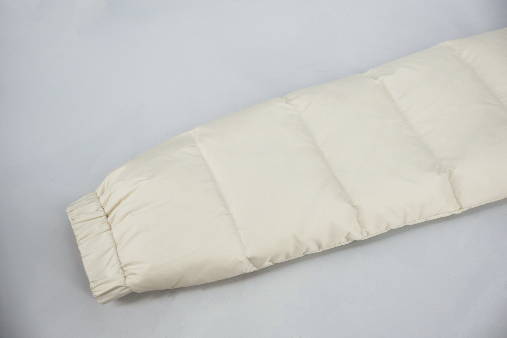 Moncler 蒙口 三色织带羽绒服 保暖 外套 白色 E0 K20911A00017597YW034