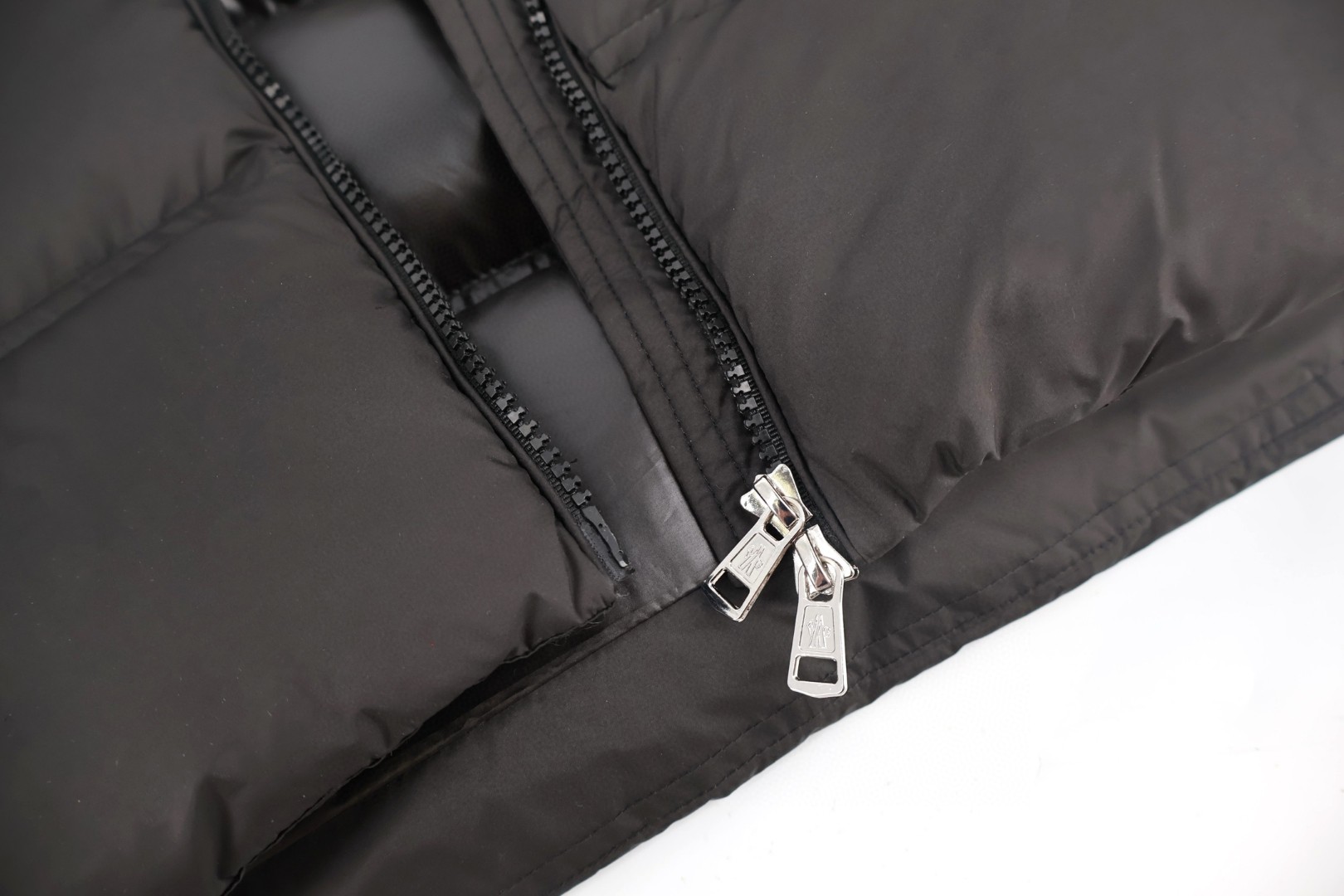 Moncler 蒙口 三色织带羽绒服 保暖 外套 藏蓝色 E0 K20911A00017597YW778